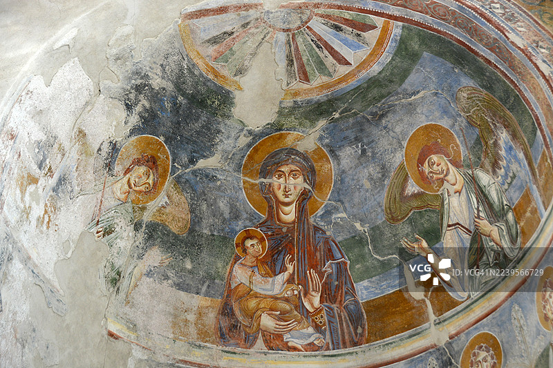 右侧中殿的后殿 - 圣母玛利亚、圣婴和两位天使图片素材