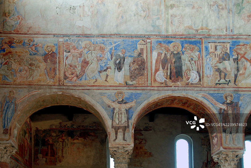 圣安杰洛因弗米斯修道院教堂 - 中殿 - 展示壁画的布局图片素材