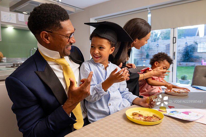 为妈妈的大日子做准备图片素材