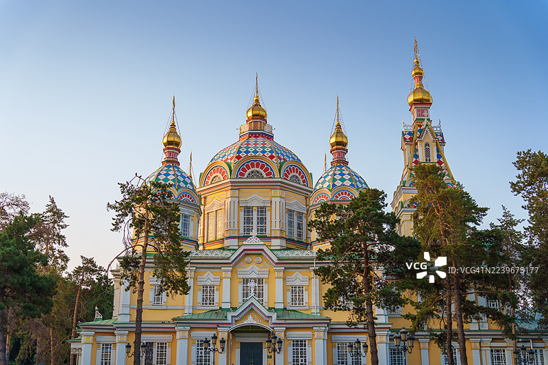 阿拉木图圣升天大教堂，哈萨克斯坦阿拉木图图片素材