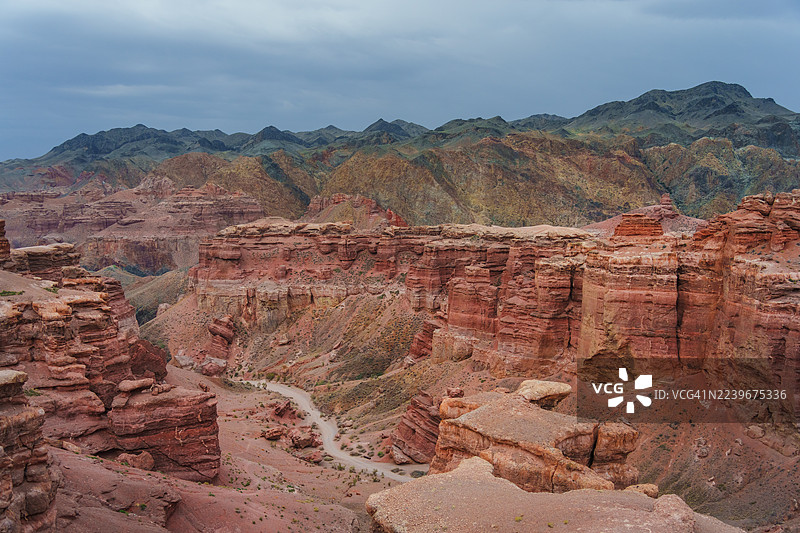 哈萨克斯坦恰林国家公园内的恰林峡谷景观图片素材