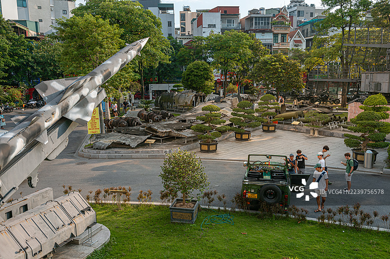 河内B-52胜利博物馆内部，展示战争文物图片素材