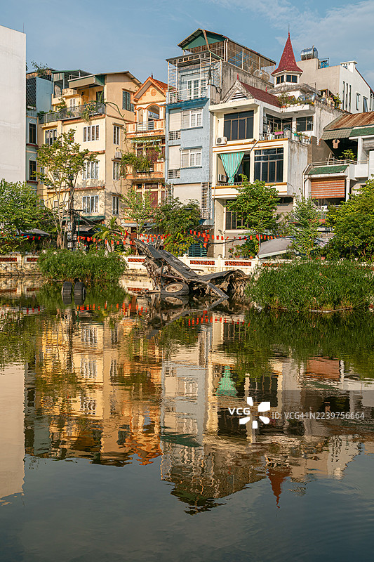 越南河内胡 tiệp 湖（B-52 湖）中坠毁的 B-52 轰炸机历史残骸图片素材