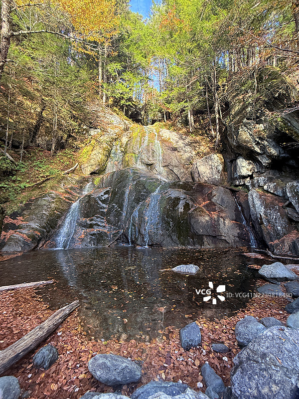 莫斯格伦瀑布秋景，格兰维尔，佛蒙特州图片素材