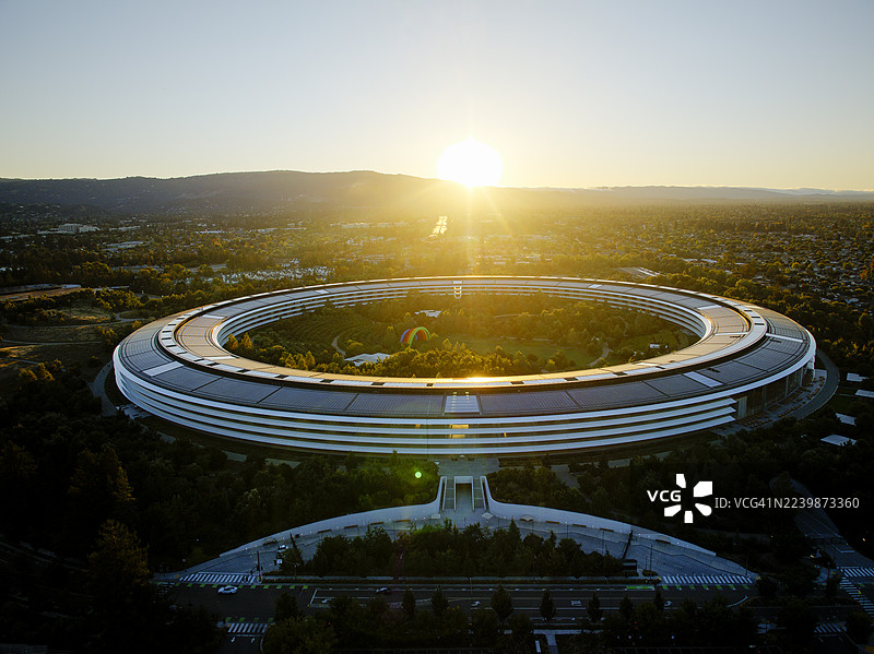 库比蒂诺苹果公园的日落航拍景观图片素材