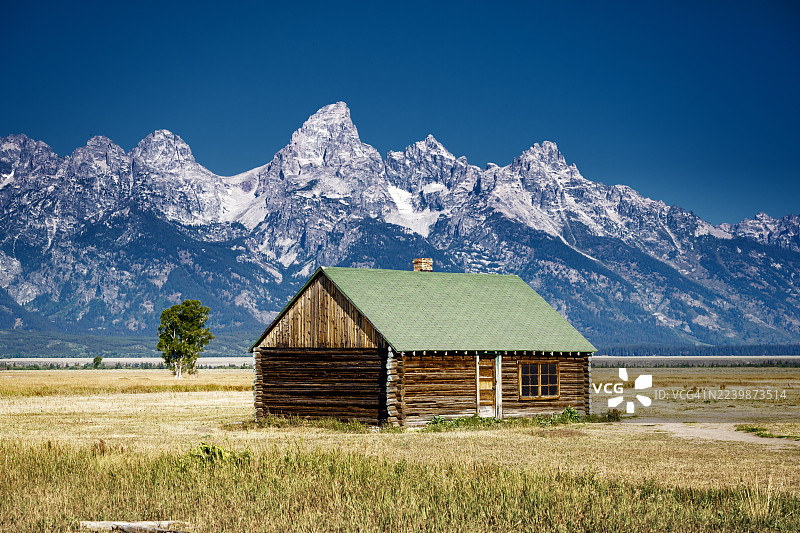 摩门教派农舍和提顿山脉，大提顿国家公园图片素材
