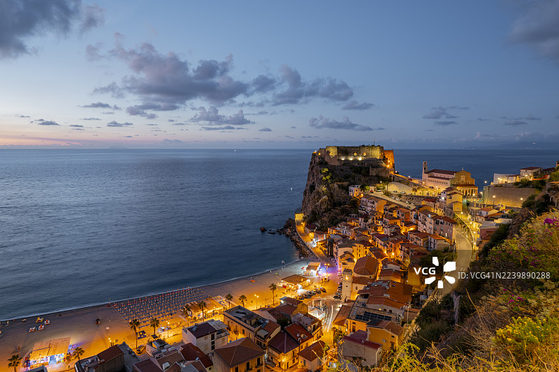 意大利卡拉布里亚希拉悬崖小镇的日落图片素材