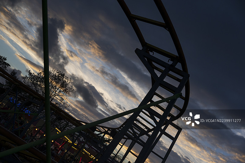 科尼海滩闭幕之夜的游乐园游乐设施图片素材