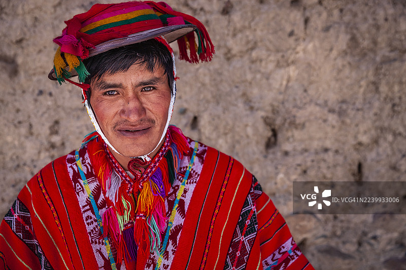 秘鲁青年在奥扬泰坦博附近的肖像图片素材