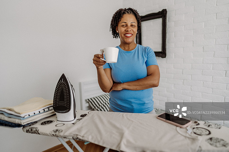 熨烫衣物图片素材