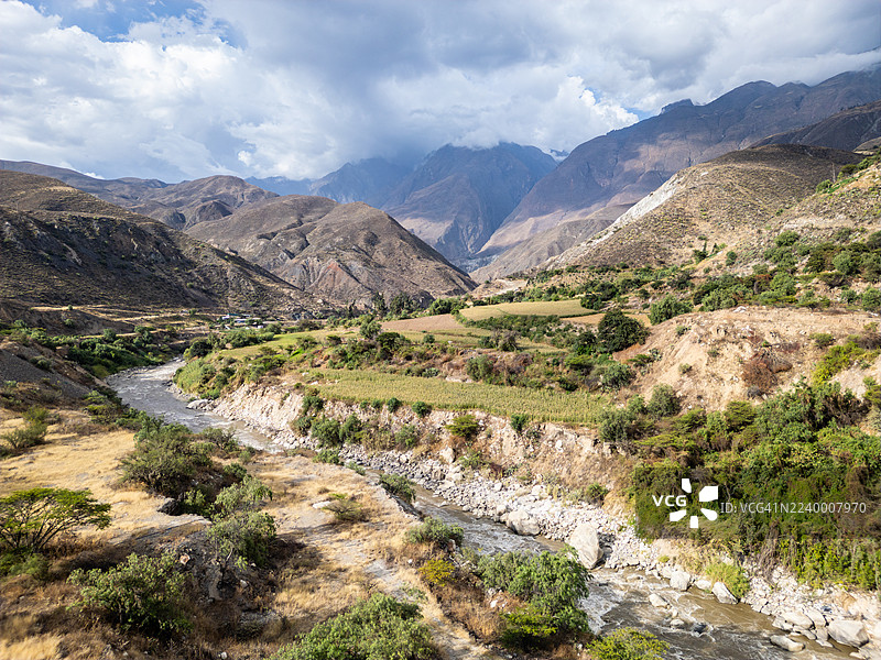 秘鲁卡拉兹附近的帕托峡谷与河流图片素材