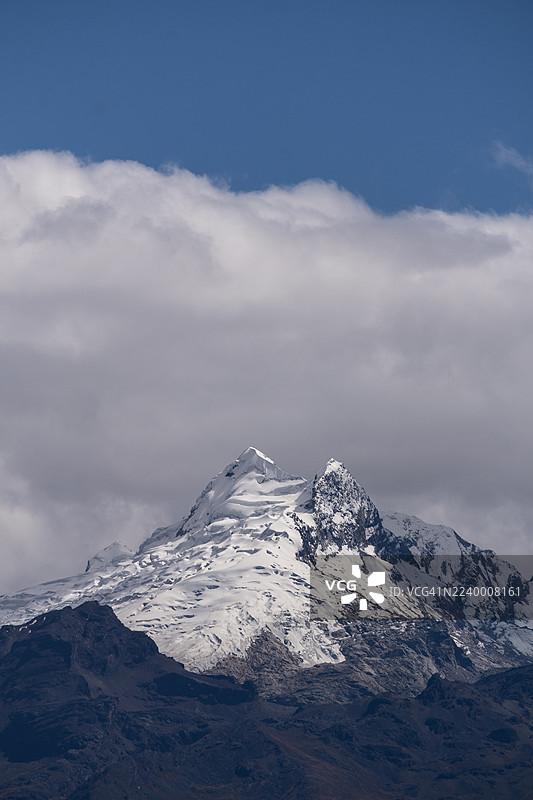 秘鲁瓦拉斯的白山脉雪峰图片素材