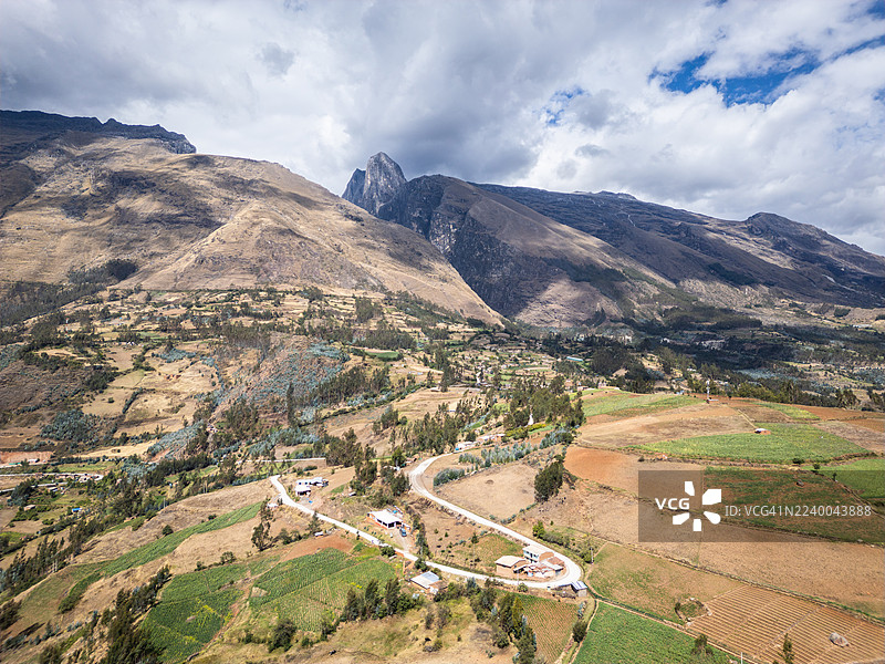 前往秘鲁帕隆湖的路上图片素材