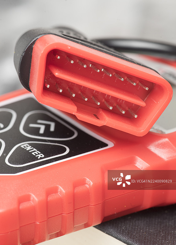 汽车发动机诊断工具和OBD2故障扫描仪图片素材