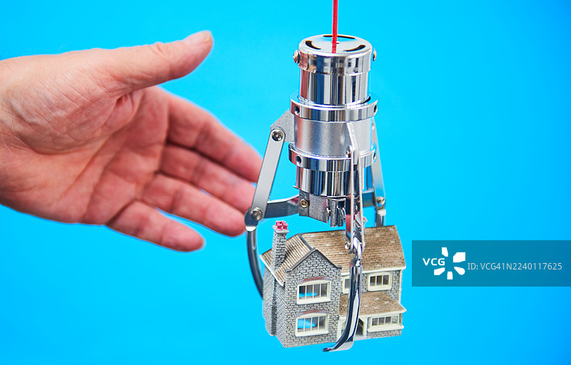 街机抓娃娃机与房子。图片素材