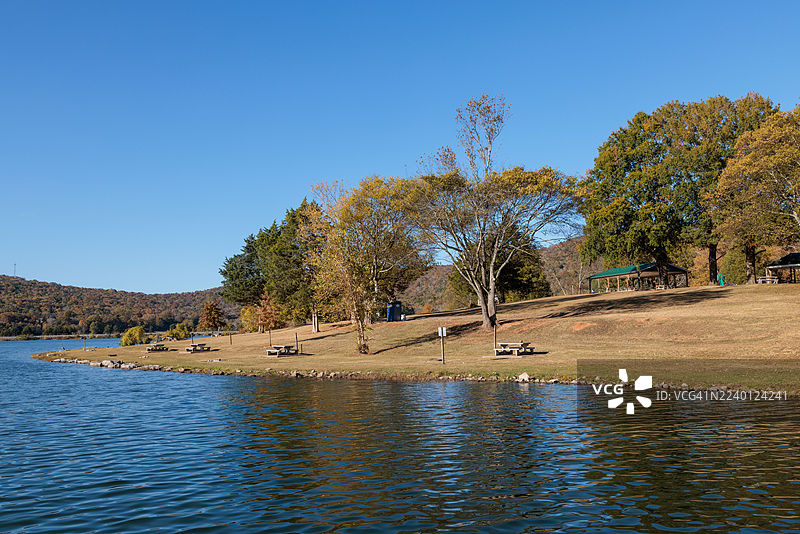 美国田纳西州贾斯珀市尼卡杰克湖岸边的马里恩县公园图片素材