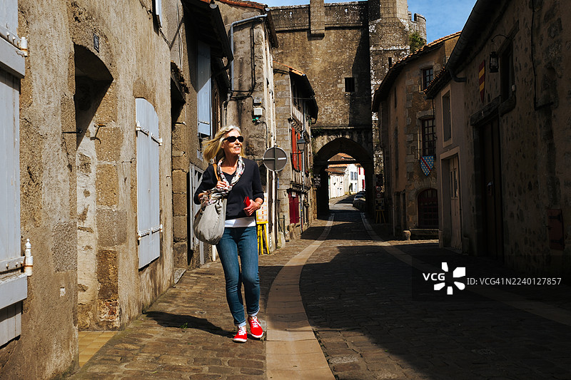 法国新阿基坦大区帕尔特奈老城图片素材