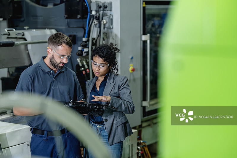 实时生产监控对于提高制造业的生产效率和整体效益至关重要。图片素材