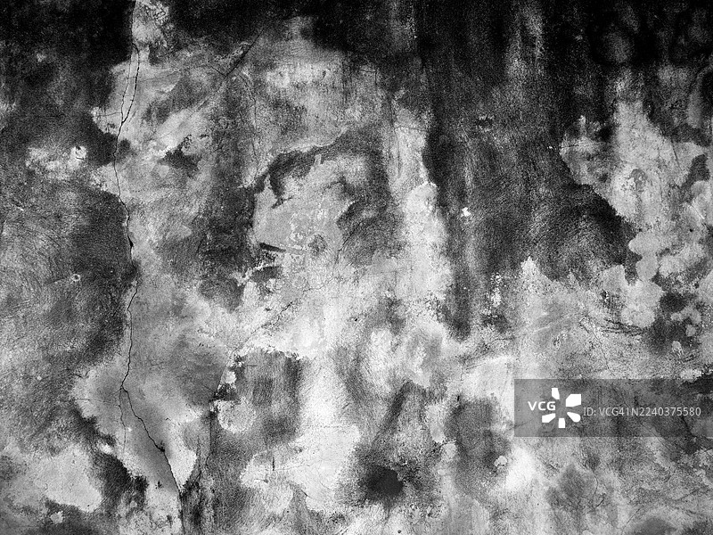 葡萄牙波尔图，饱经风霜、布满裂纹的混凝土墙特写。粗糙的纹理。阳光。黑白。图片素材