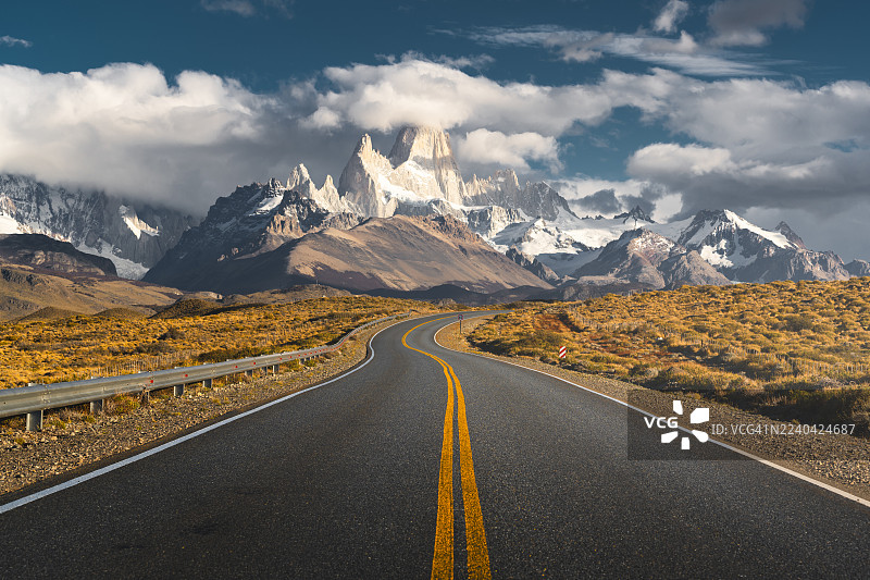 阿根廷巴塔哥尼亚埃尔查尔滕与菲茨罗伊峰之路图片素材