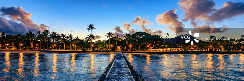 夏威夷檀香山威基基海滩与钻石头日出图片素材
