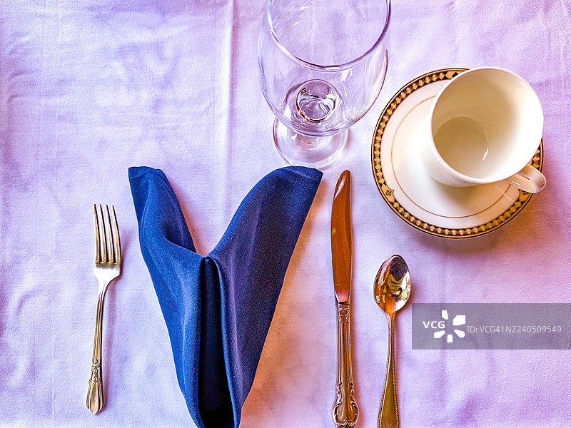 萨拉托加泉的优雅餐桌布置图片素材