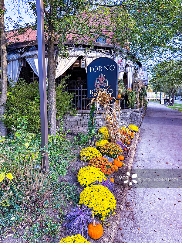 百老汇上的Forno Bistro餐厅，位于萨拉托加斯普林斯图片素材