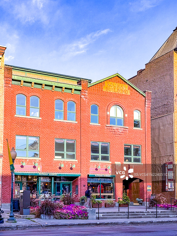 萨拉托加斯普林斯的砖砌建筑中的普特南市场图片素材