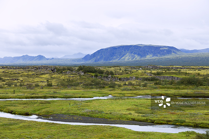 冰岛辛格维利尔国家公园，近处是辛格瓦德拉湖的景色图片素材