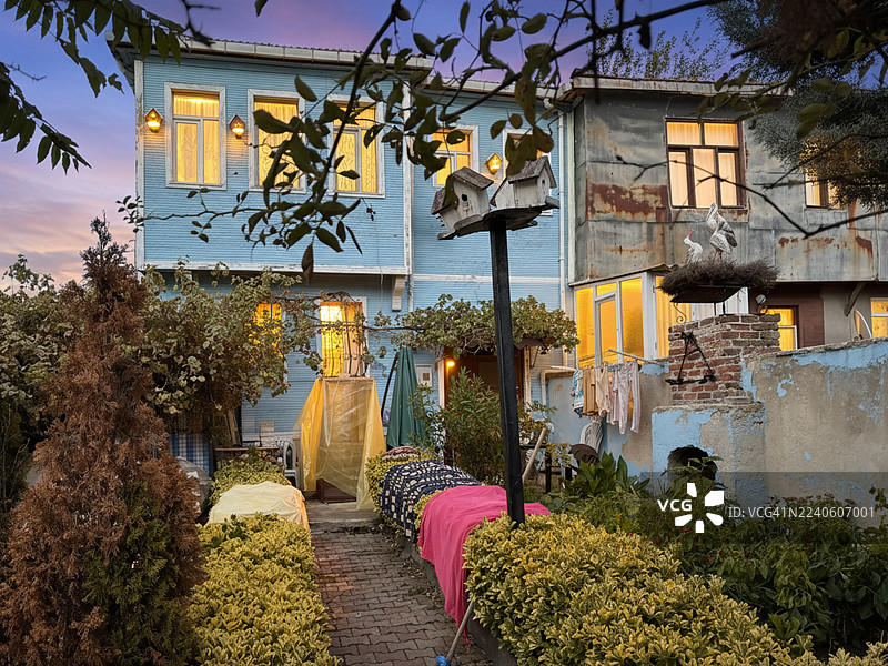 埃尔巴桑村的晚霞图片素材