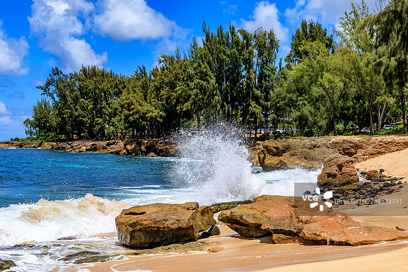 夏威夷哈雷瓦三张桌子海滩的海浪拍打图片素材