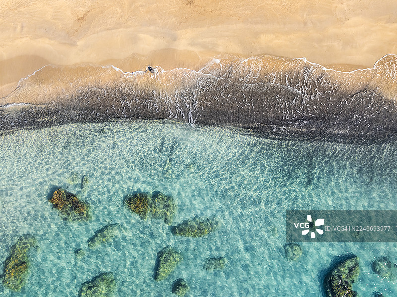 希腊克里特岛埃拉富尼西沙滩的航拍图图片素材
