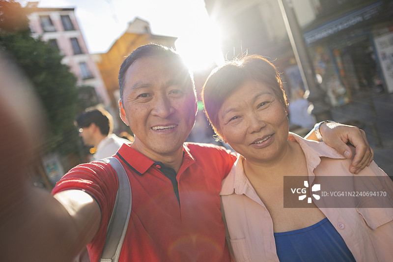 亚洲成熟游客情侣自拍图片素材