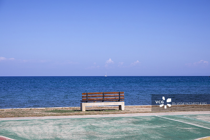 凯法利尼亚岛波罗斯的公园长椅图片素材