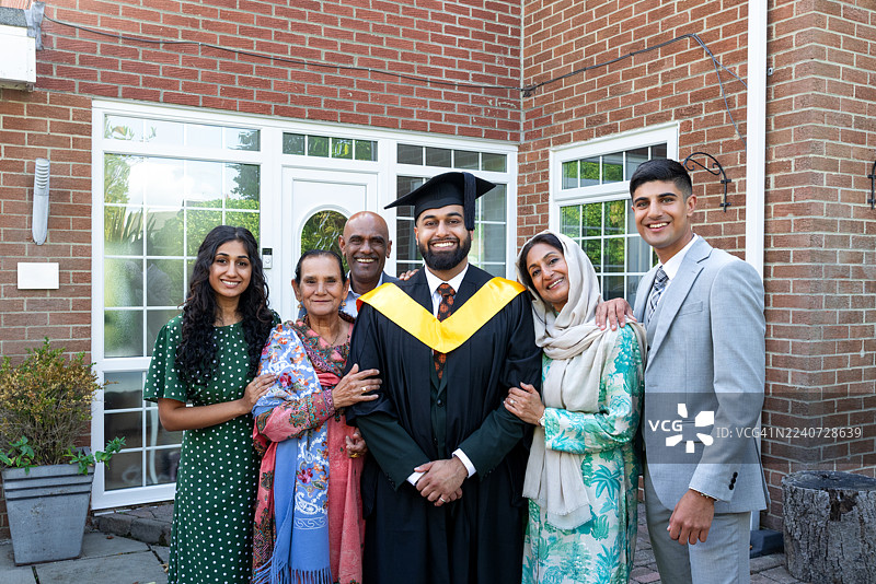 一家人骄傲的时刻图片素材