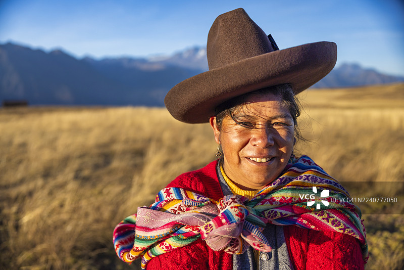 秘鲁女性肖像，乌鲁班巴山谷图片素材