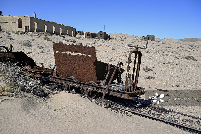 沙漠中的旧窄轨铁路货车，位于纳马夸兰卡拉斯地区吕德里茨附近的波莫纳限制钻石区。图片素材