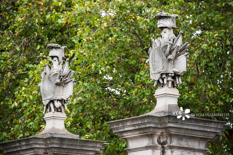 皇家切尔西医院大门雕像，人物细节图片素材