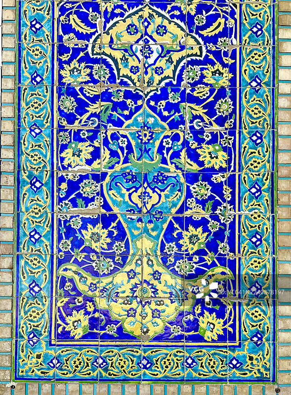 2024年2月2日，伊朗马什哈德，伊玛目礼萨圣陵内精美的瓷砖装饰图片素材