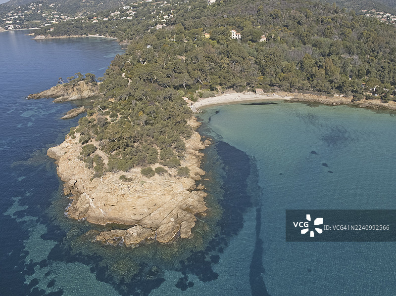勒瓦杜的拉耶角和海滩，无人机视角图片素材