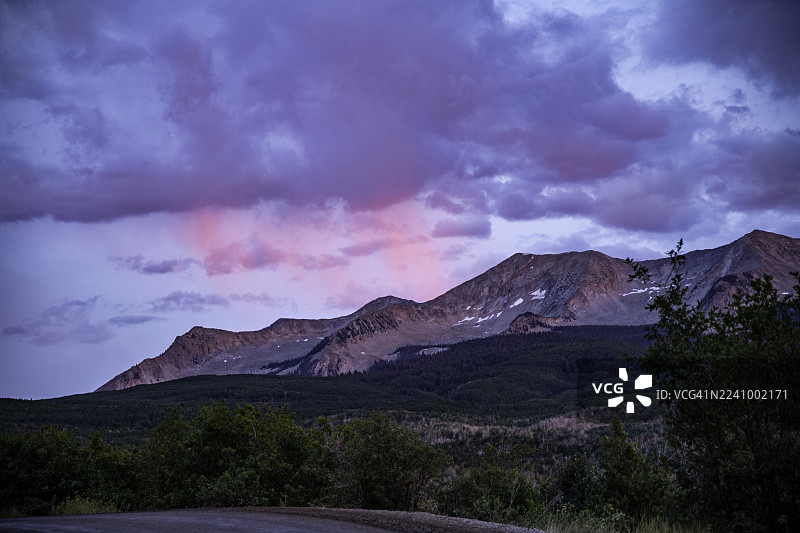 落基山脉的阿尔卑斯山辉图片素材