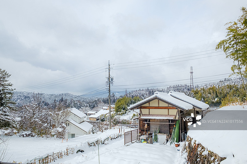 冬季被雪覆盖的日本村庄图片素材