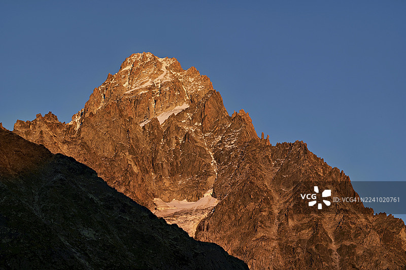 法国霞慕尼勃朗峰地区阿让蒂耶尔夏尔东内特峰图片素材