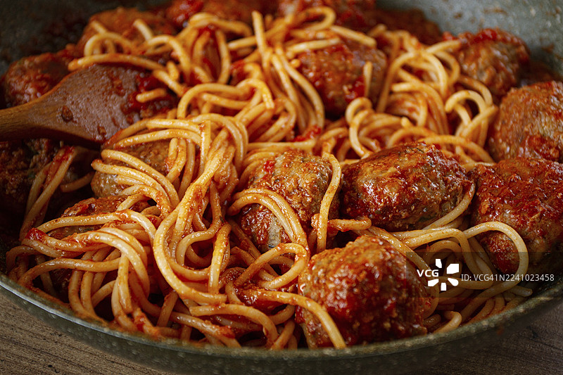 番茄肉酱意大利面，在煎锅中烹饪，无人物，自制图片素材