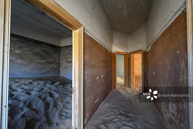 曾经的住宅室内,沙山景象,科尔曼斯科普,吕德里茨附近,卡拉斯地区,纳米比亚的钻石禁区图片素材