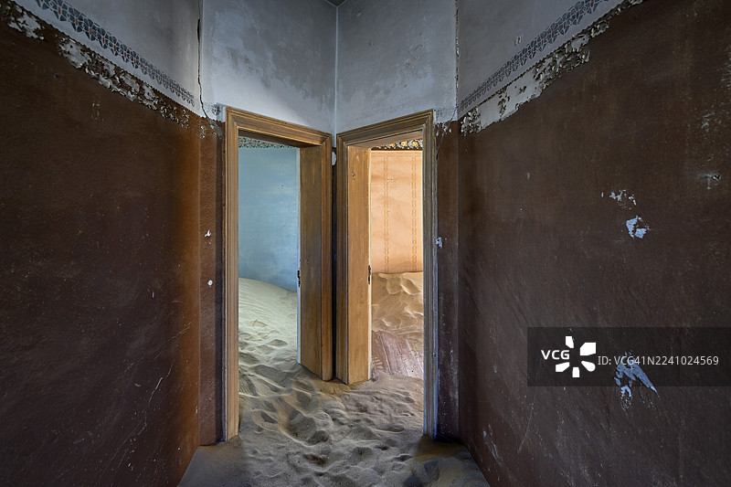 沙丘中的旧居，室内照片，科尔曼斯科普，吕德里茨附近，卡拉斯地区，纳米比亚钻石禁区图片素材