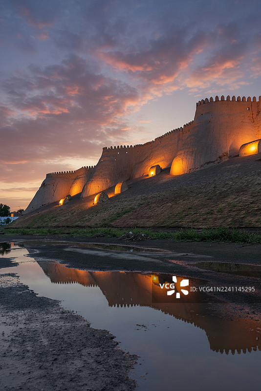 希瓦古城的金色倒影图片素材