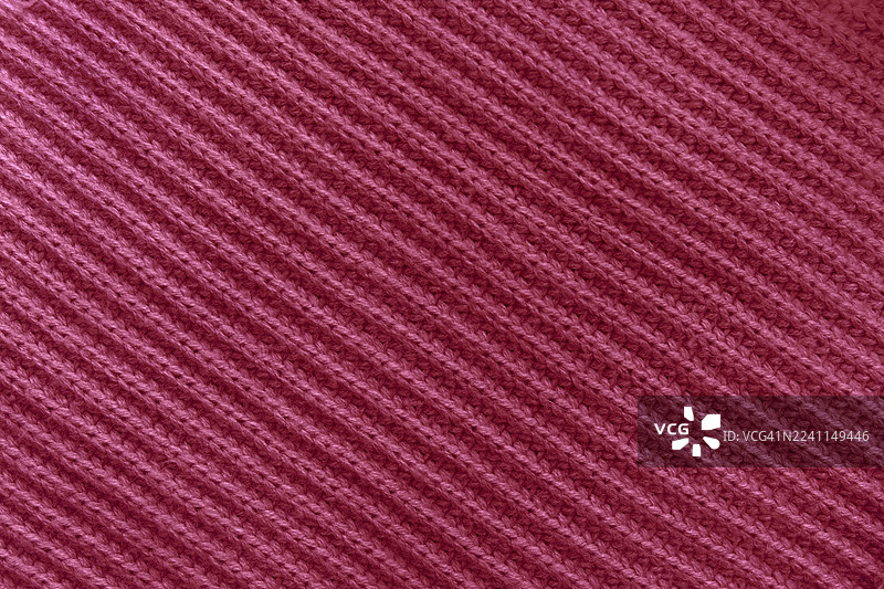 酒红色针织面料特写，带有罗纹纹理图片素材