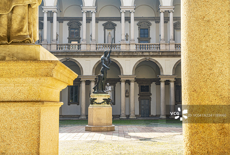 米兰，布雷拉美术学院庭院图片素材