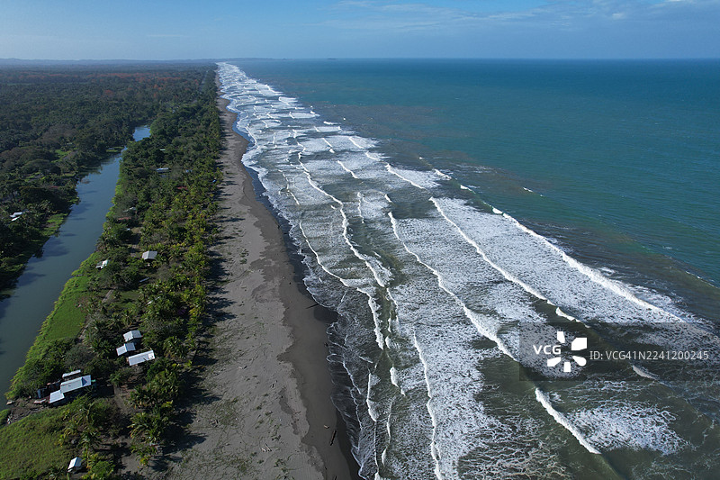 哥斯达黎加利蒙省巴纳尼托河河口图片素材